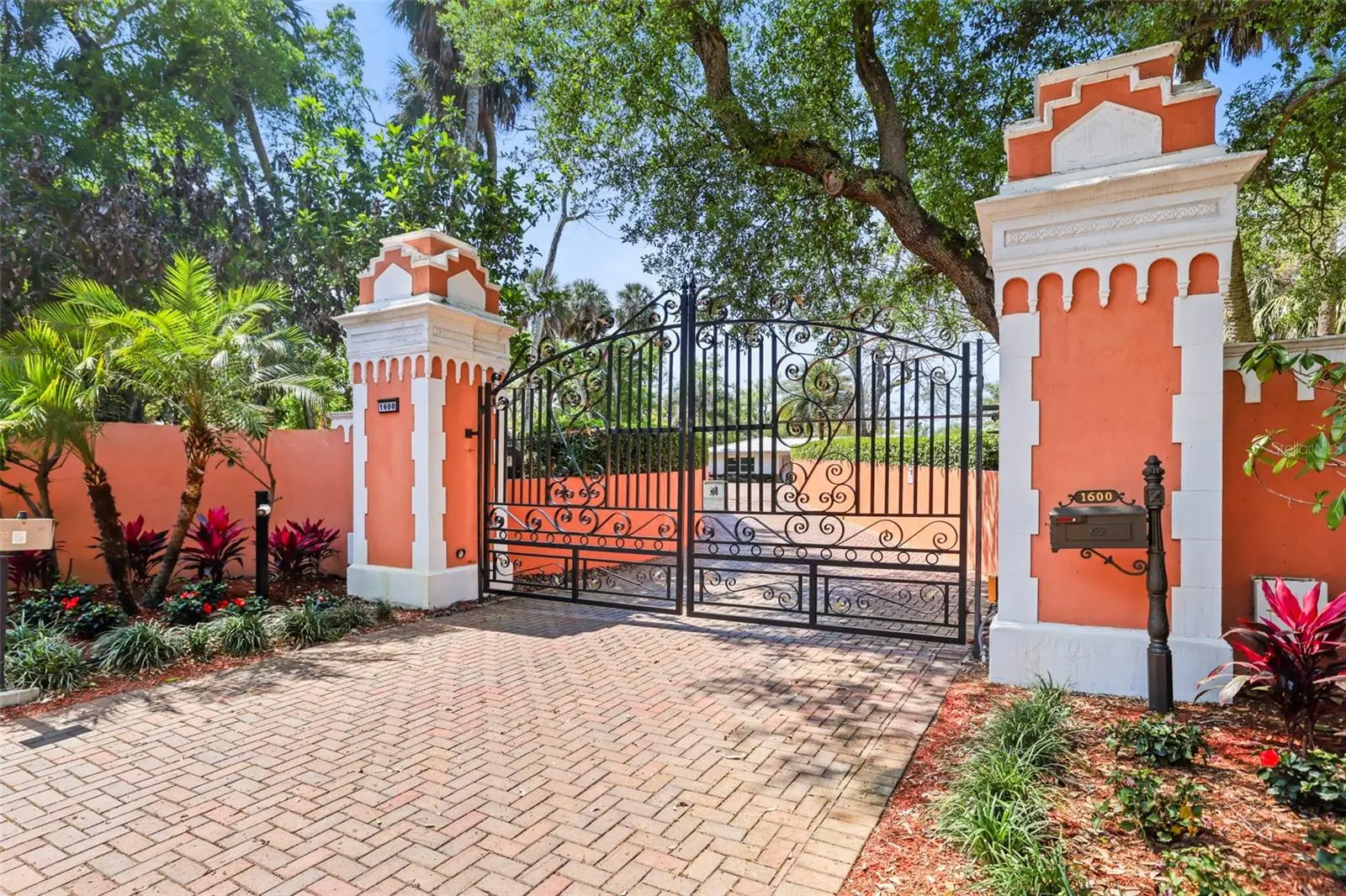 1600 Park Street, FL