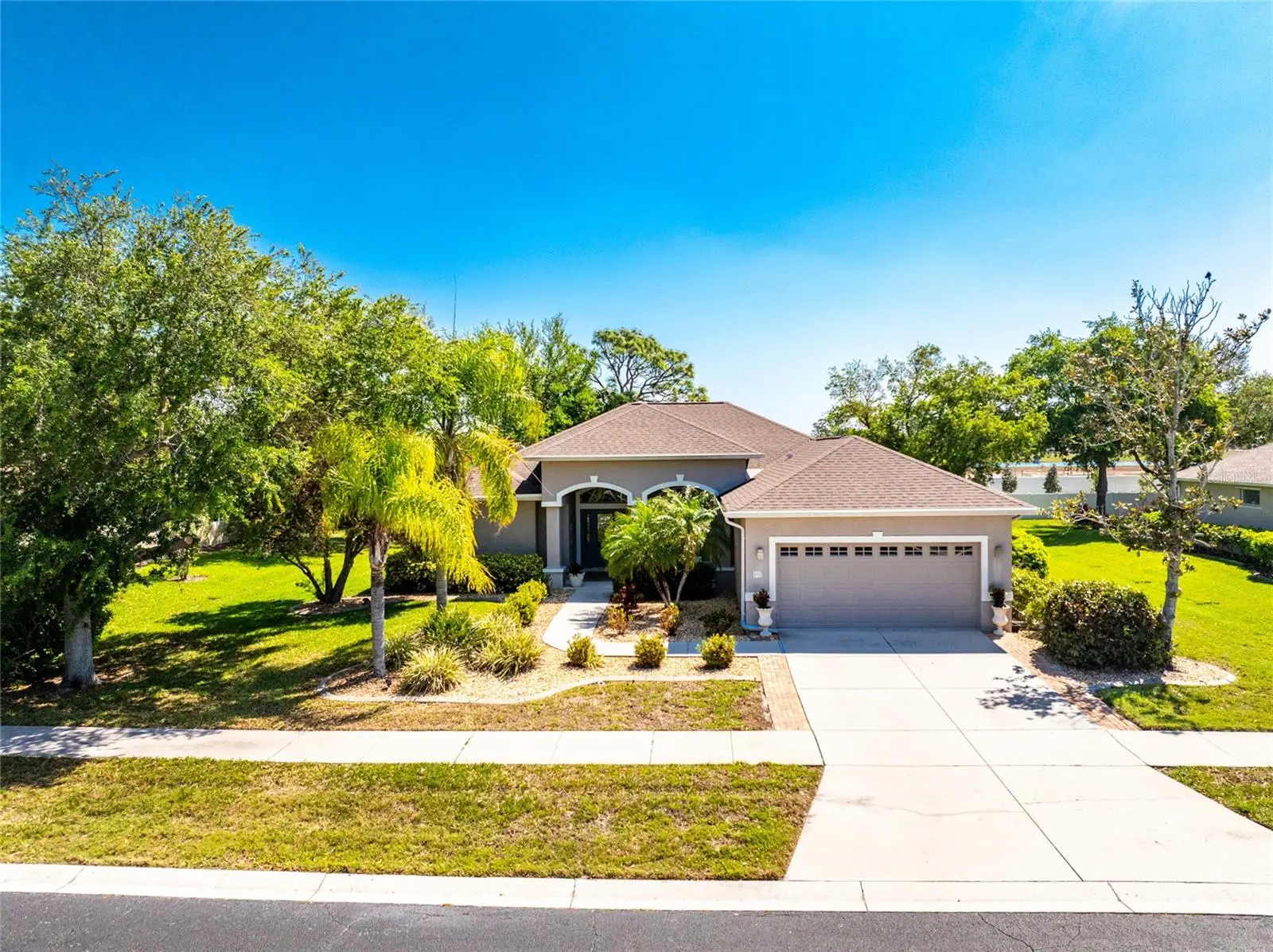 872 Clear Lake Drive, FL