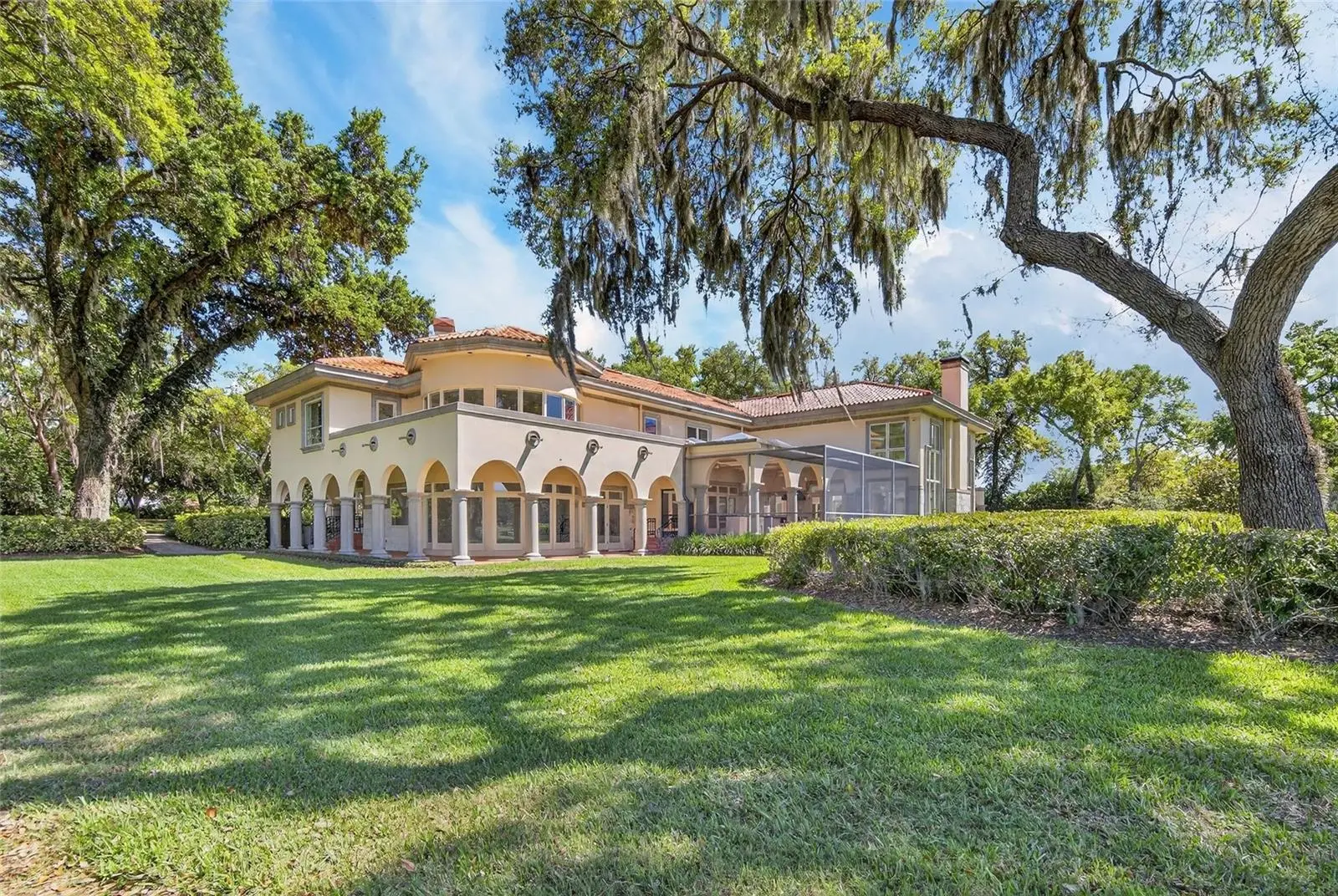 1043 Guisando De Avila, FL