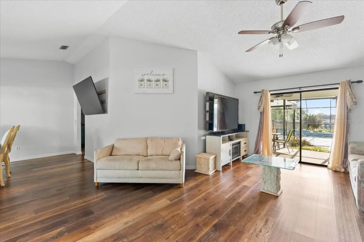 905 Stratford Manor Drive, FL