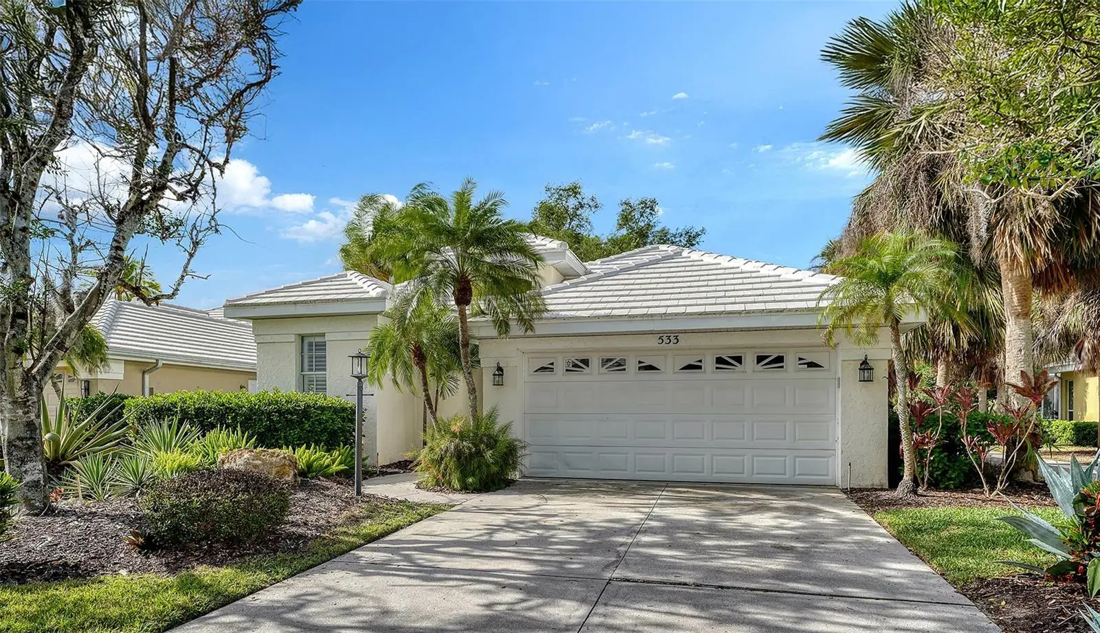 533 Fallbrook Drive, FL