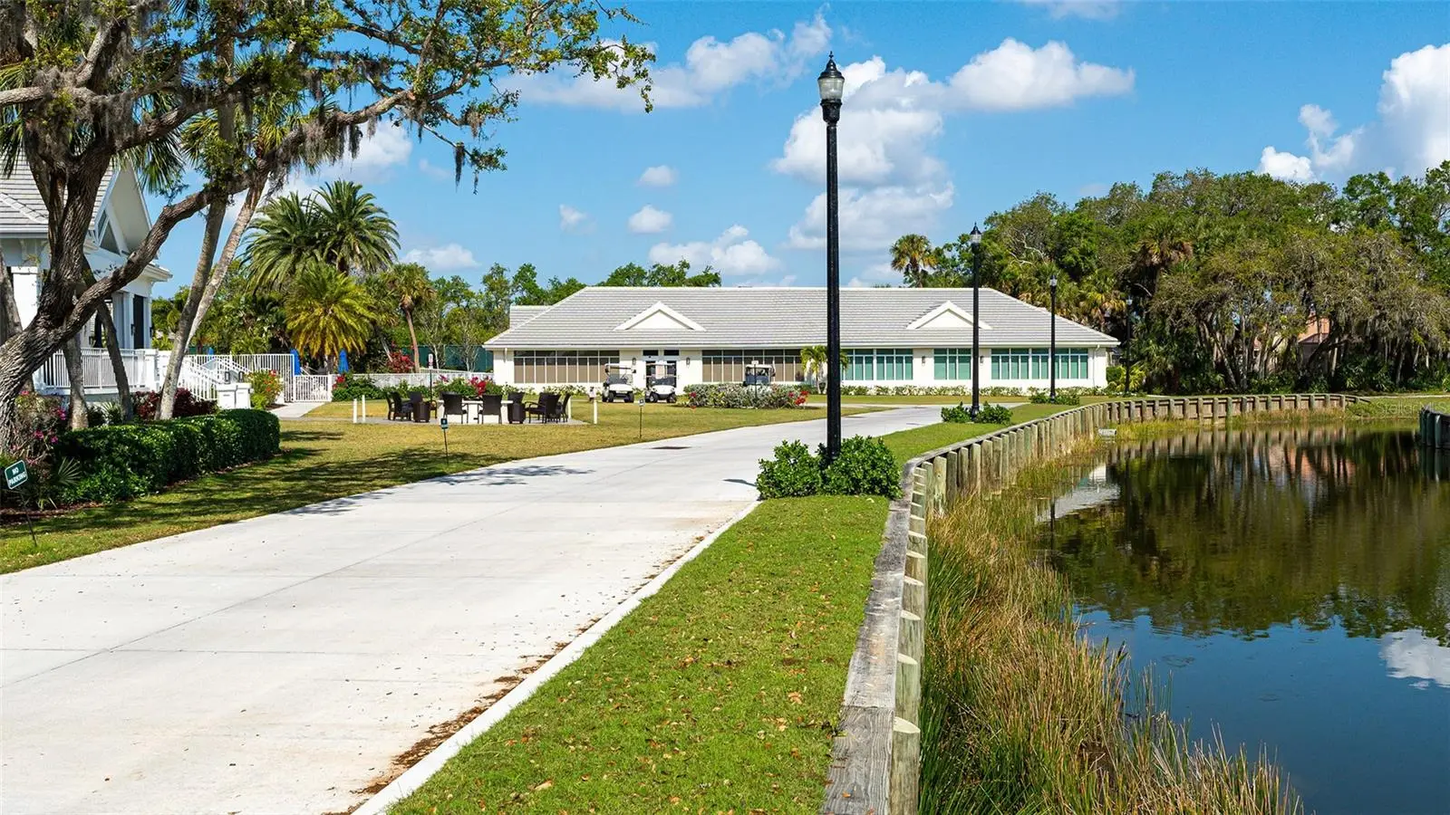 533 Fallbrook Drive, FL