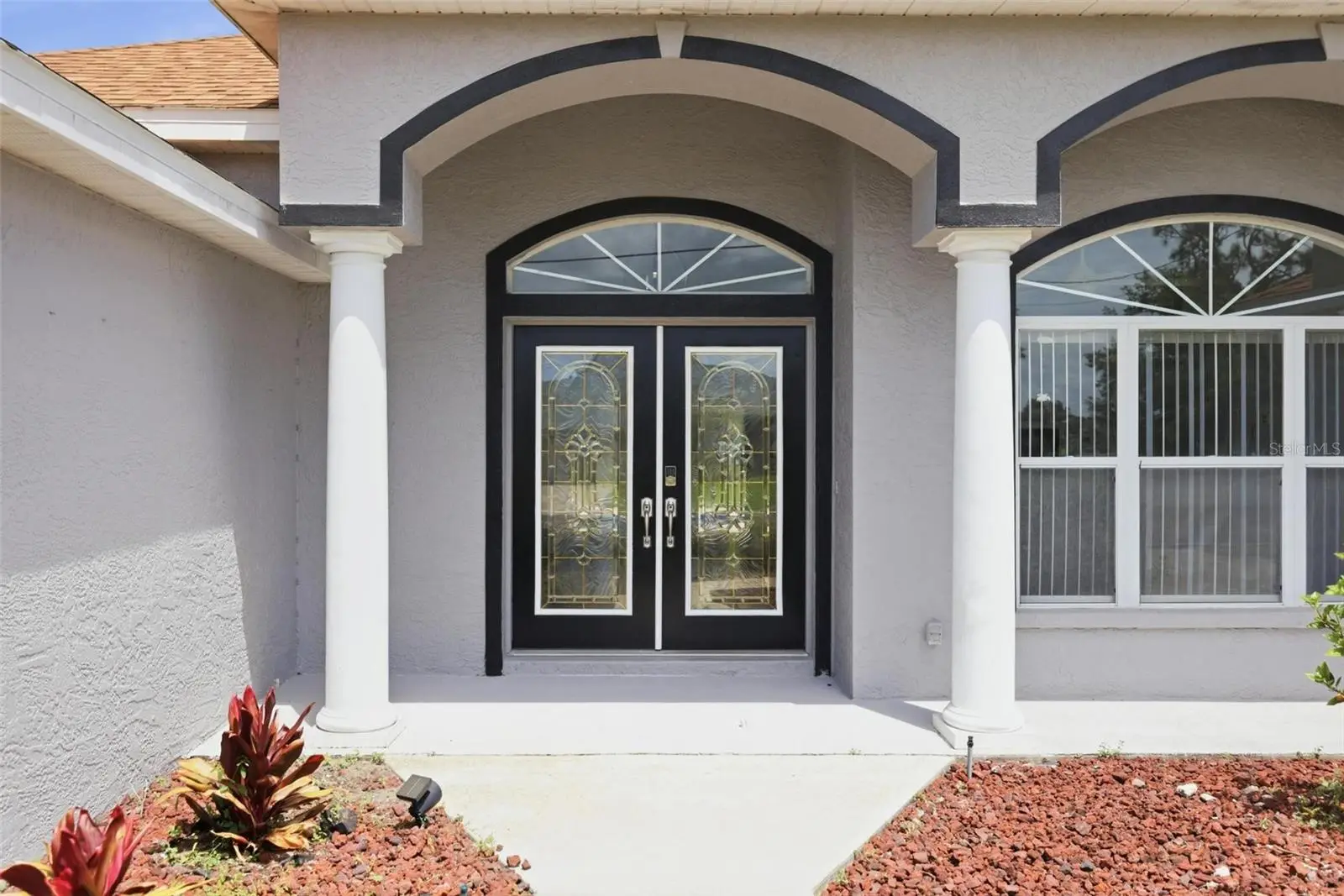 605 Rotonda Cir, FL
