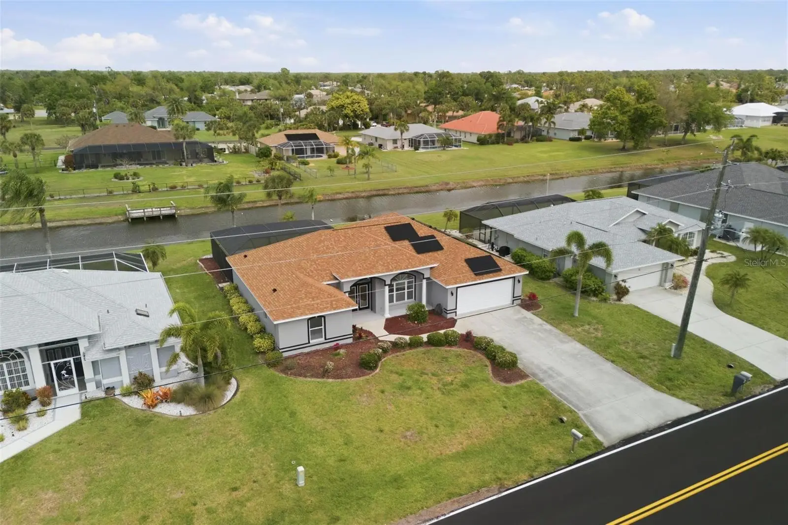 605 Rotonda Cir, FL