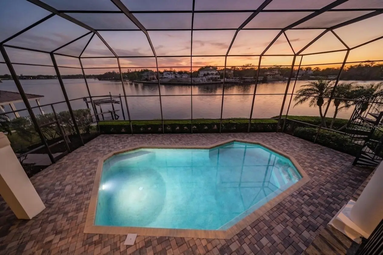62 Central Court, FL