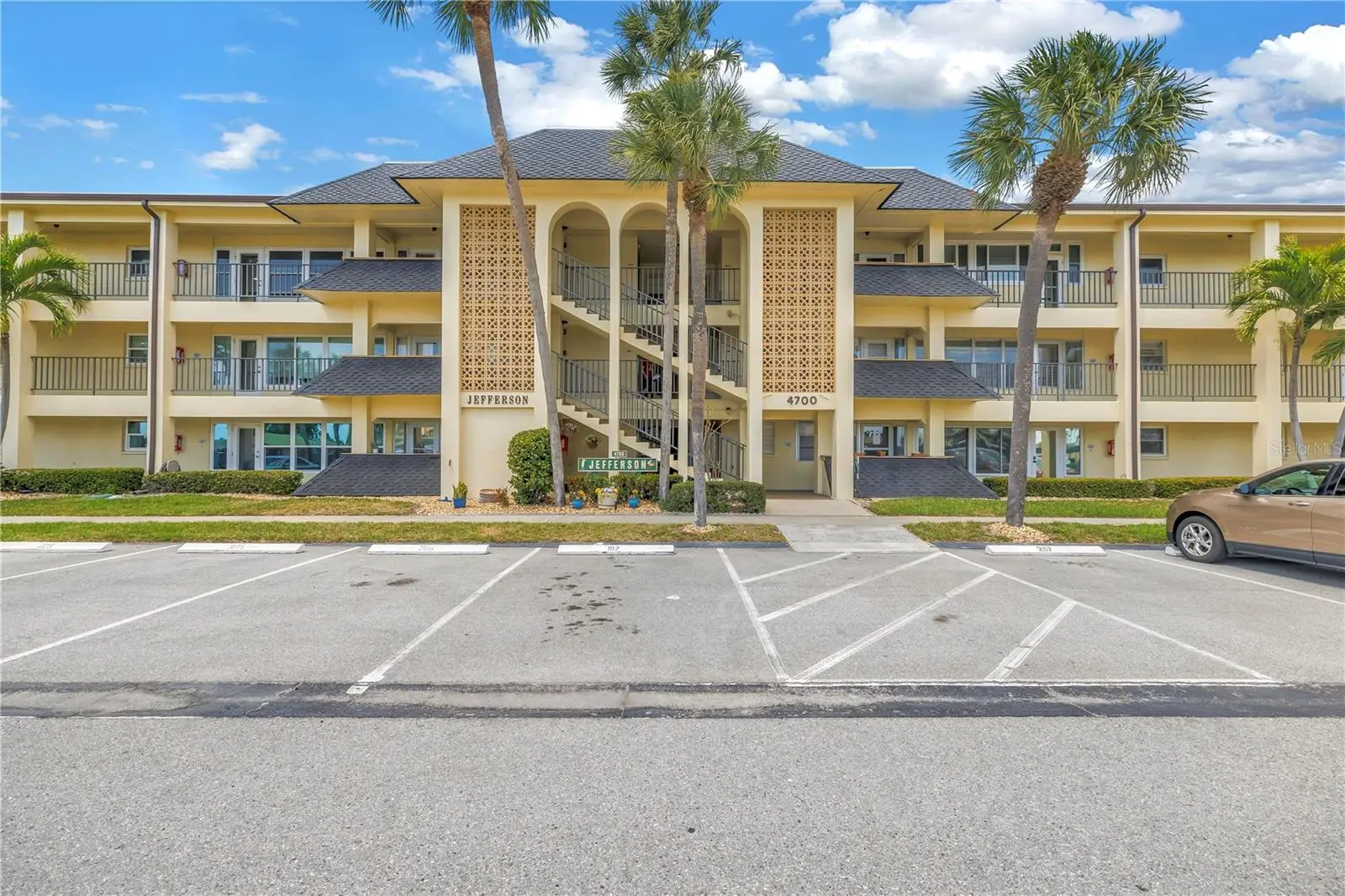 4700 Cove Circle, FL