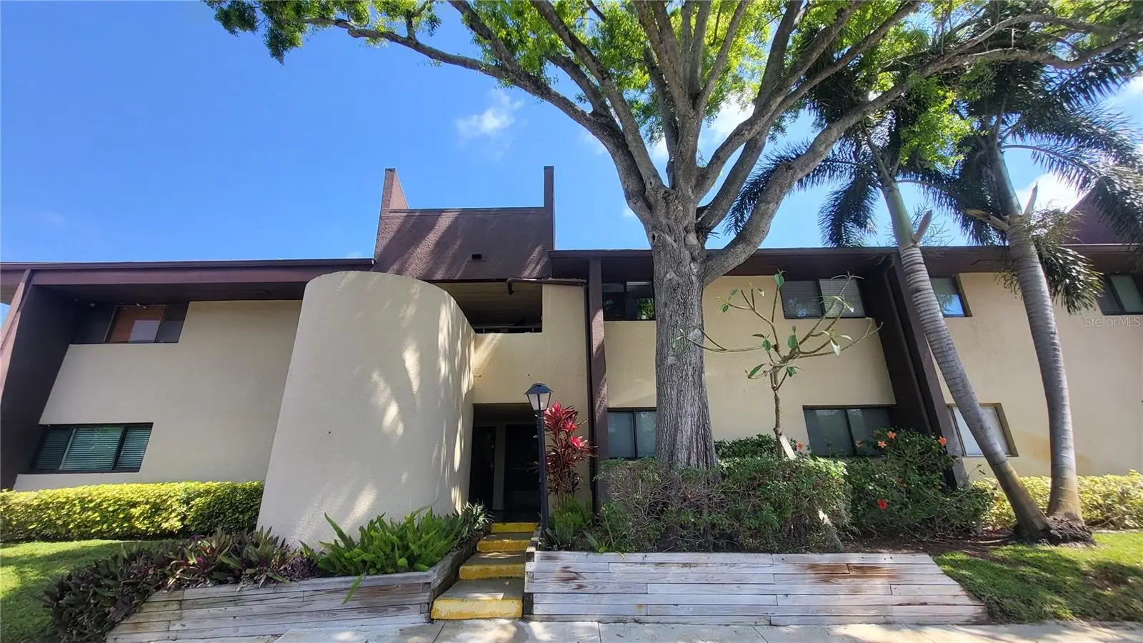 875 Village Drive, FL