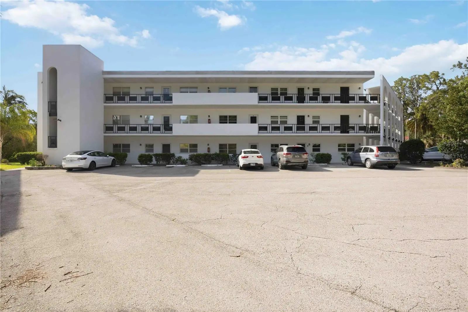 100 El Camino Drive, FL