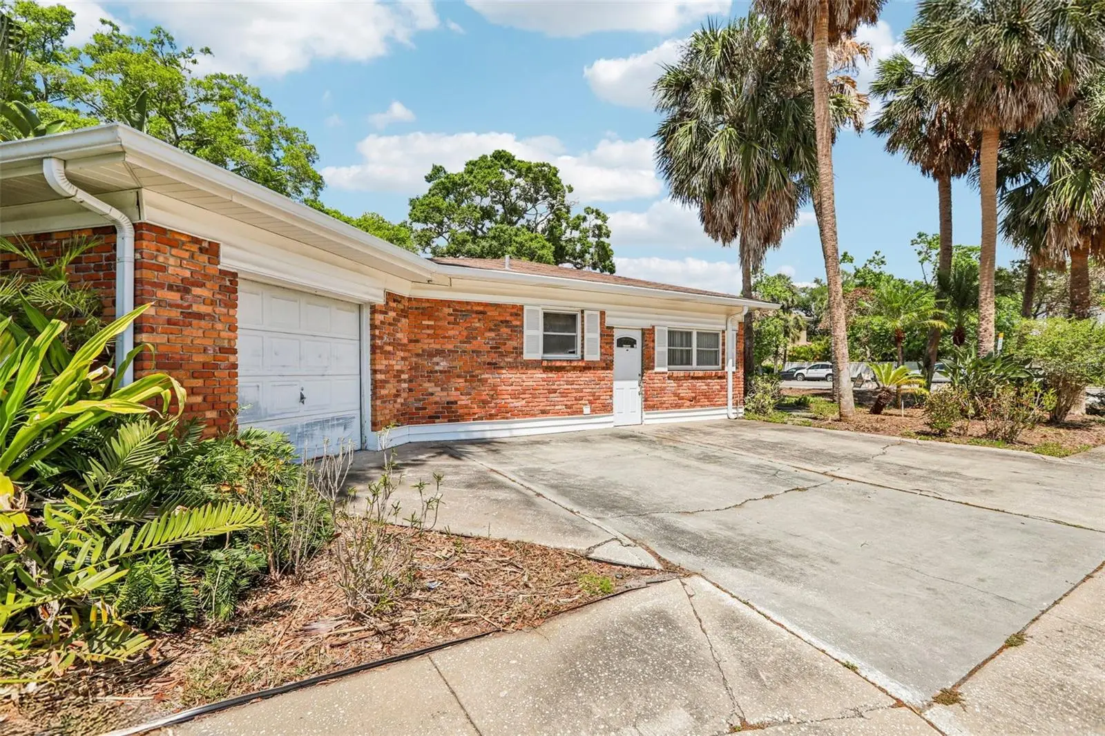 215 West Shore Boulevard, FL