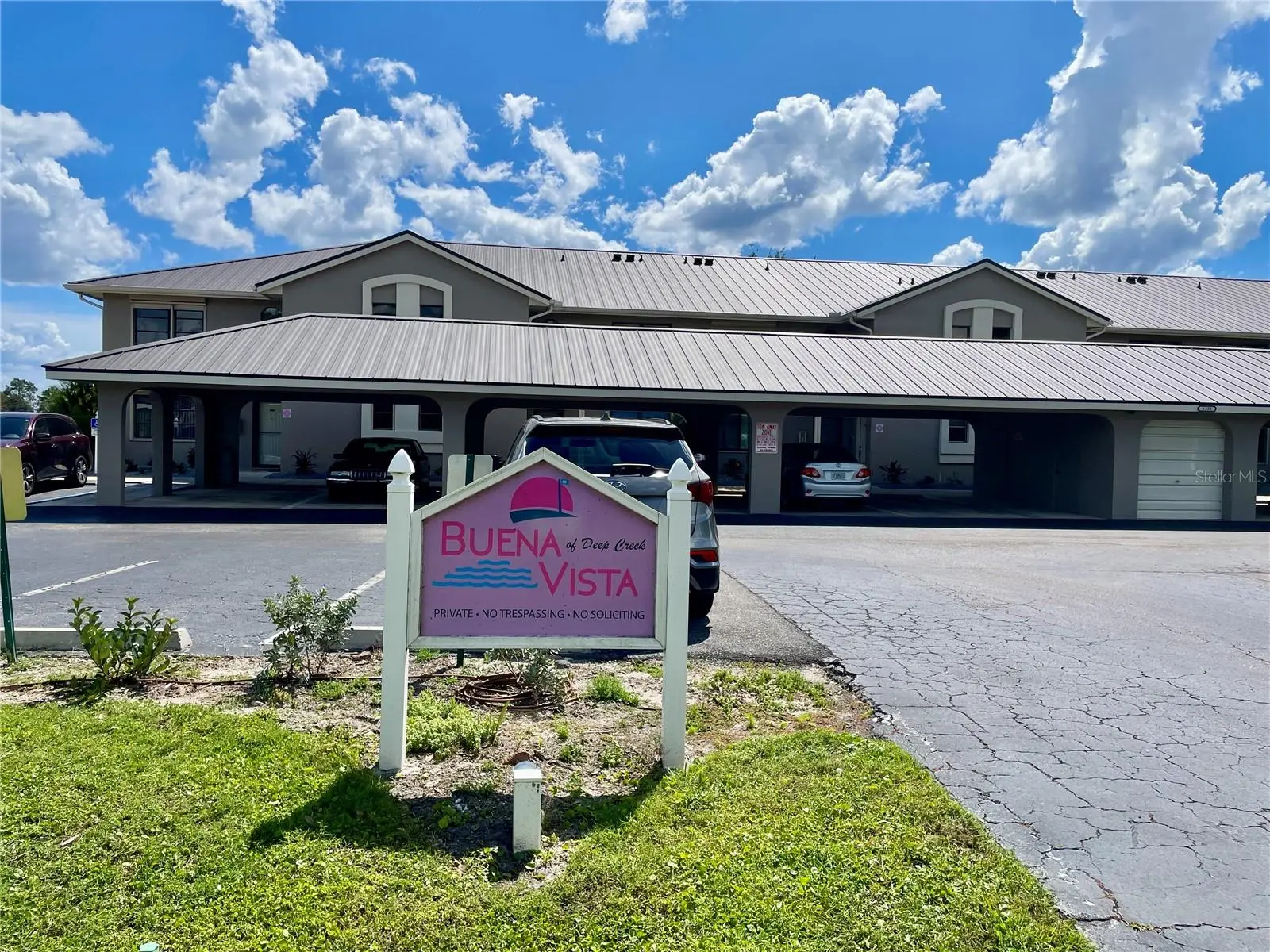 1335 Saxony Circle, FL