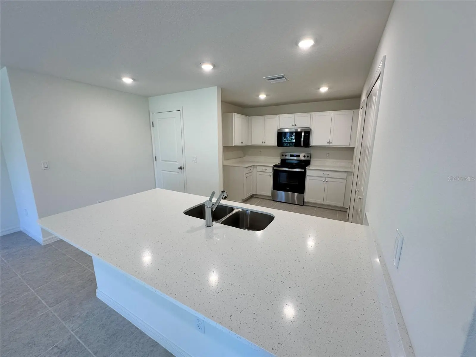 41 Round Tree Drive, FL