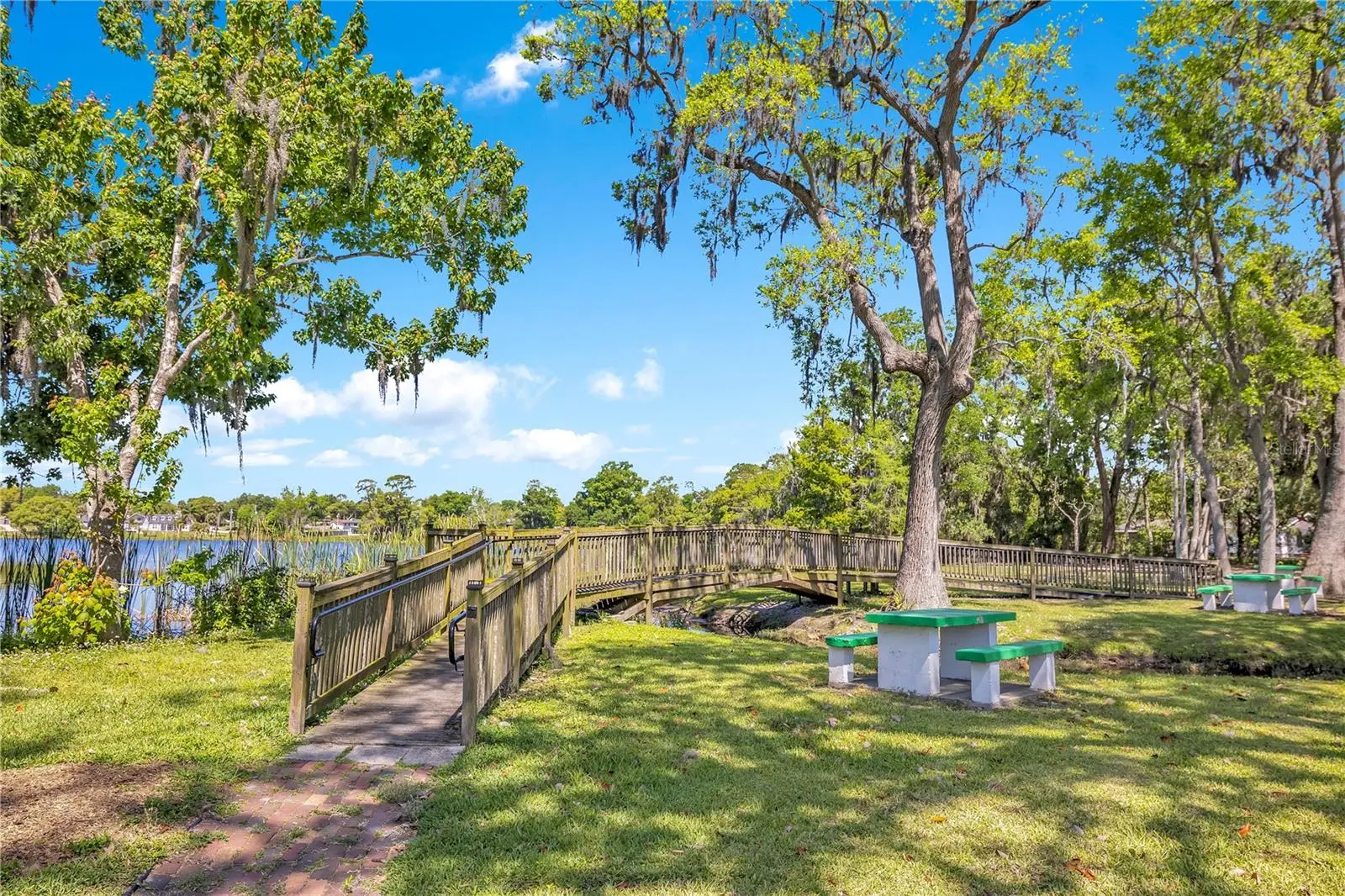370 Lake Avenue, FL