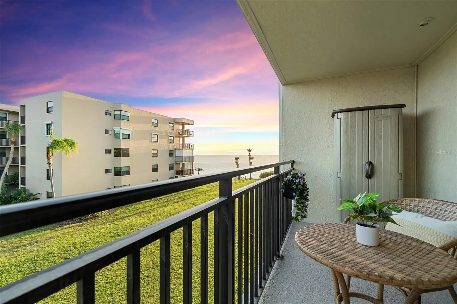 200 International Drive, FL