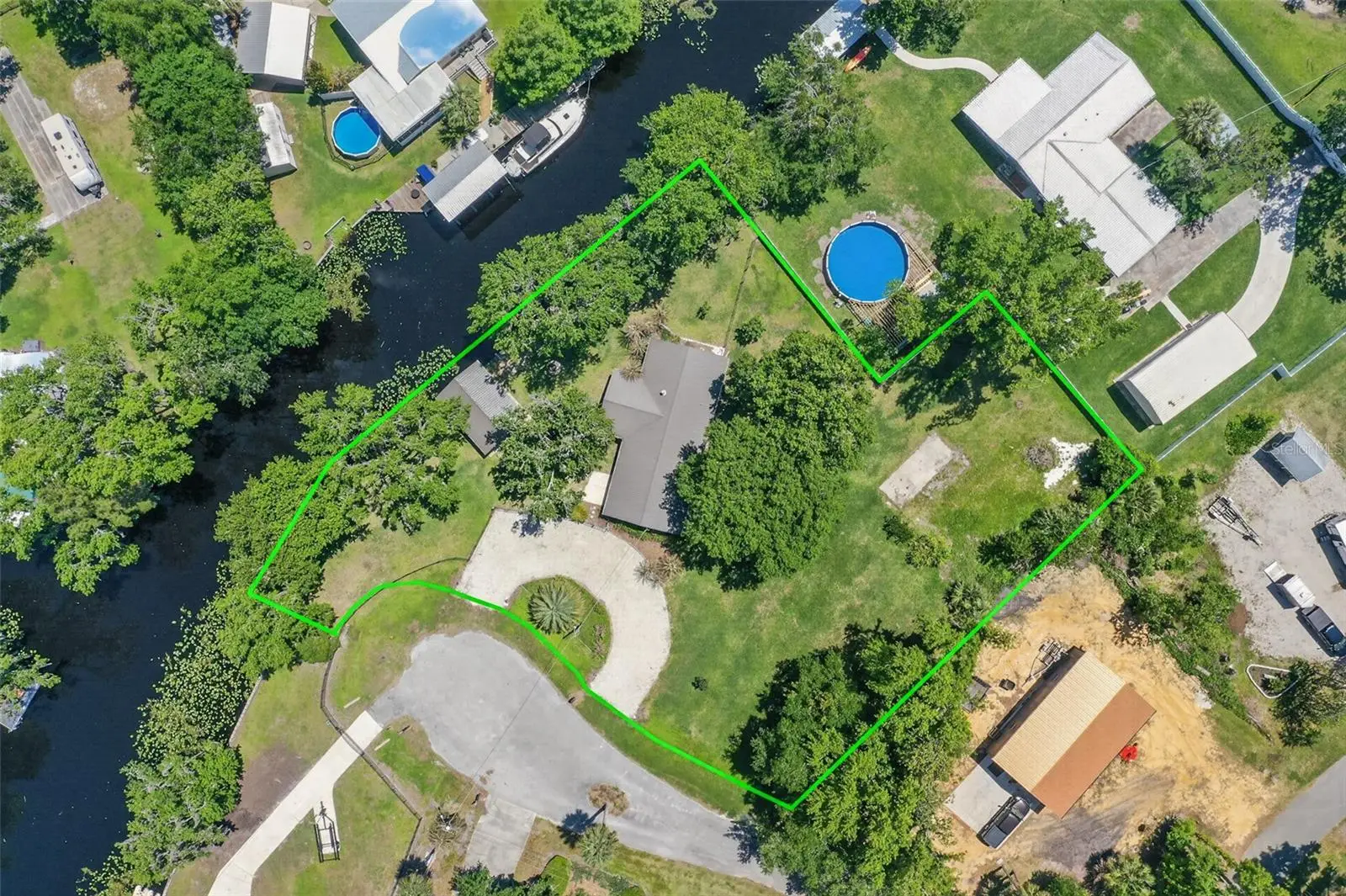 137 & 135 Riverside Drive, FL