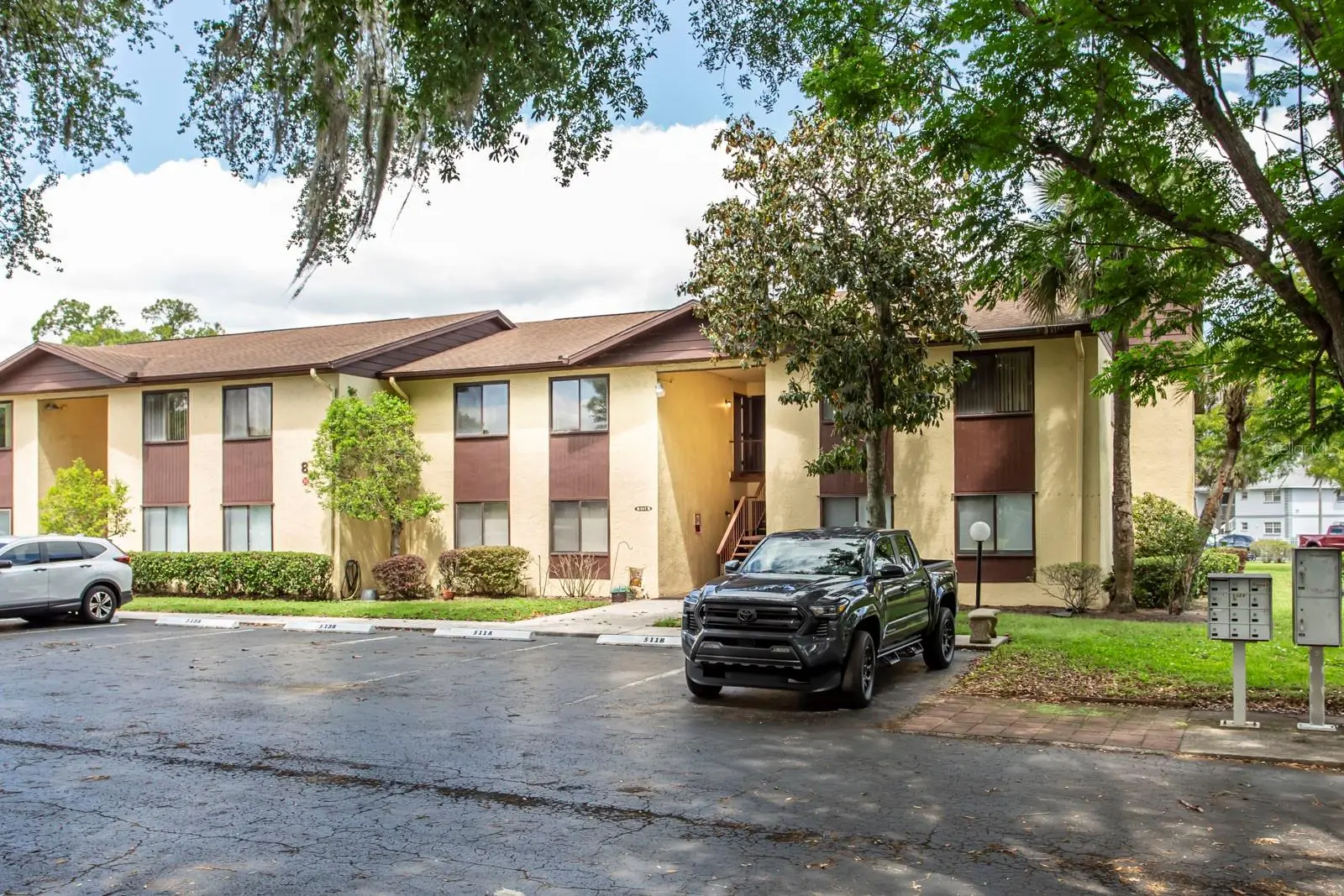 513 Fairways Circle, FL