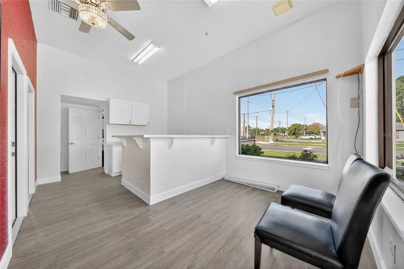 595 9th Street, FL