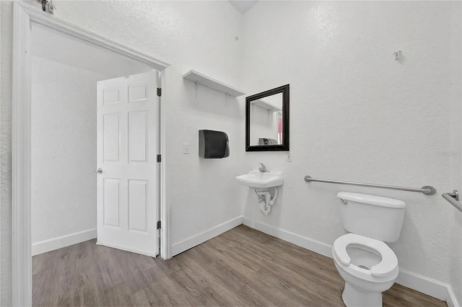 595 9th Street, FL
