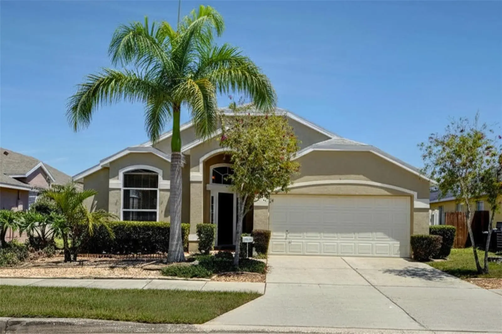 635 Rochester Loop, FL