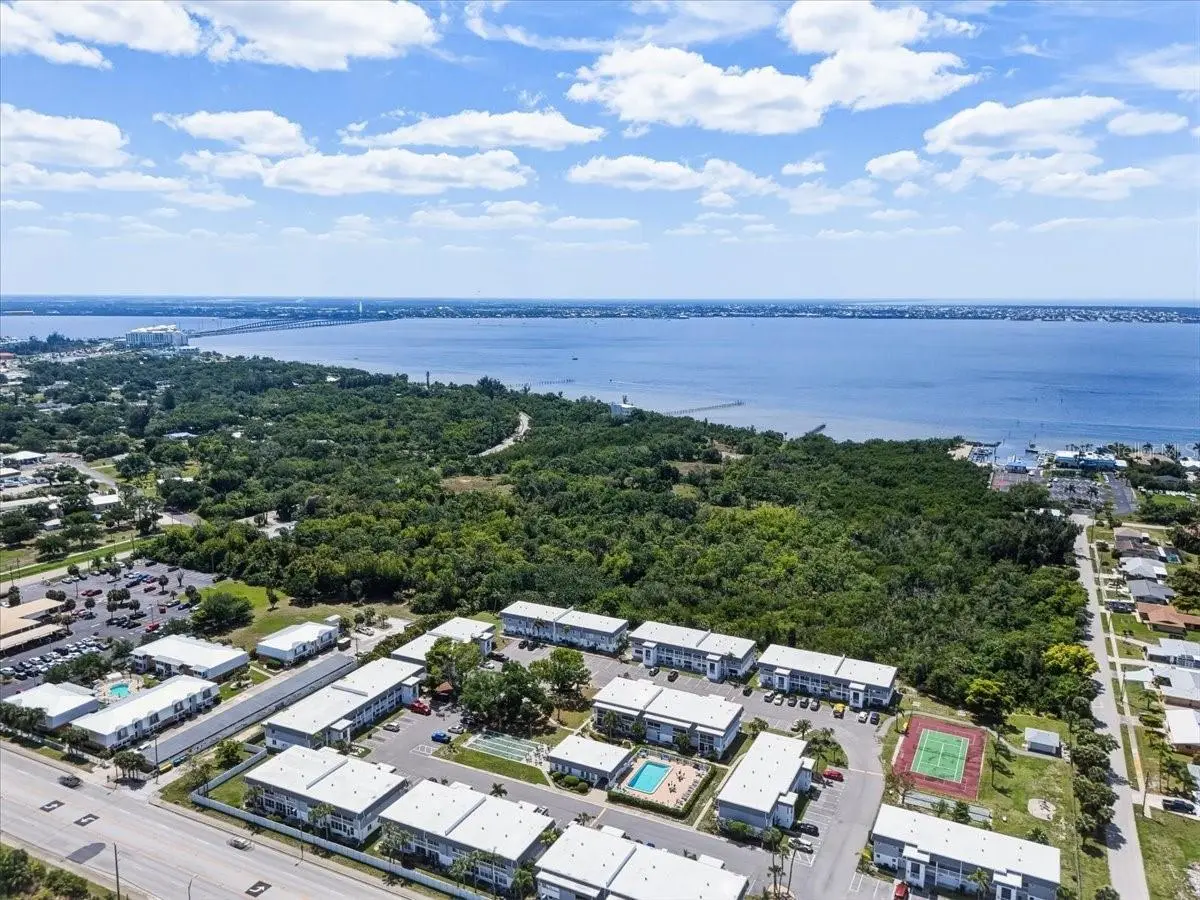 22375 Edgewater Drive, FL