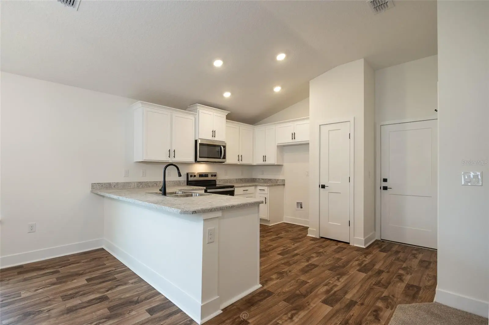 39 Riverina Drive, FL