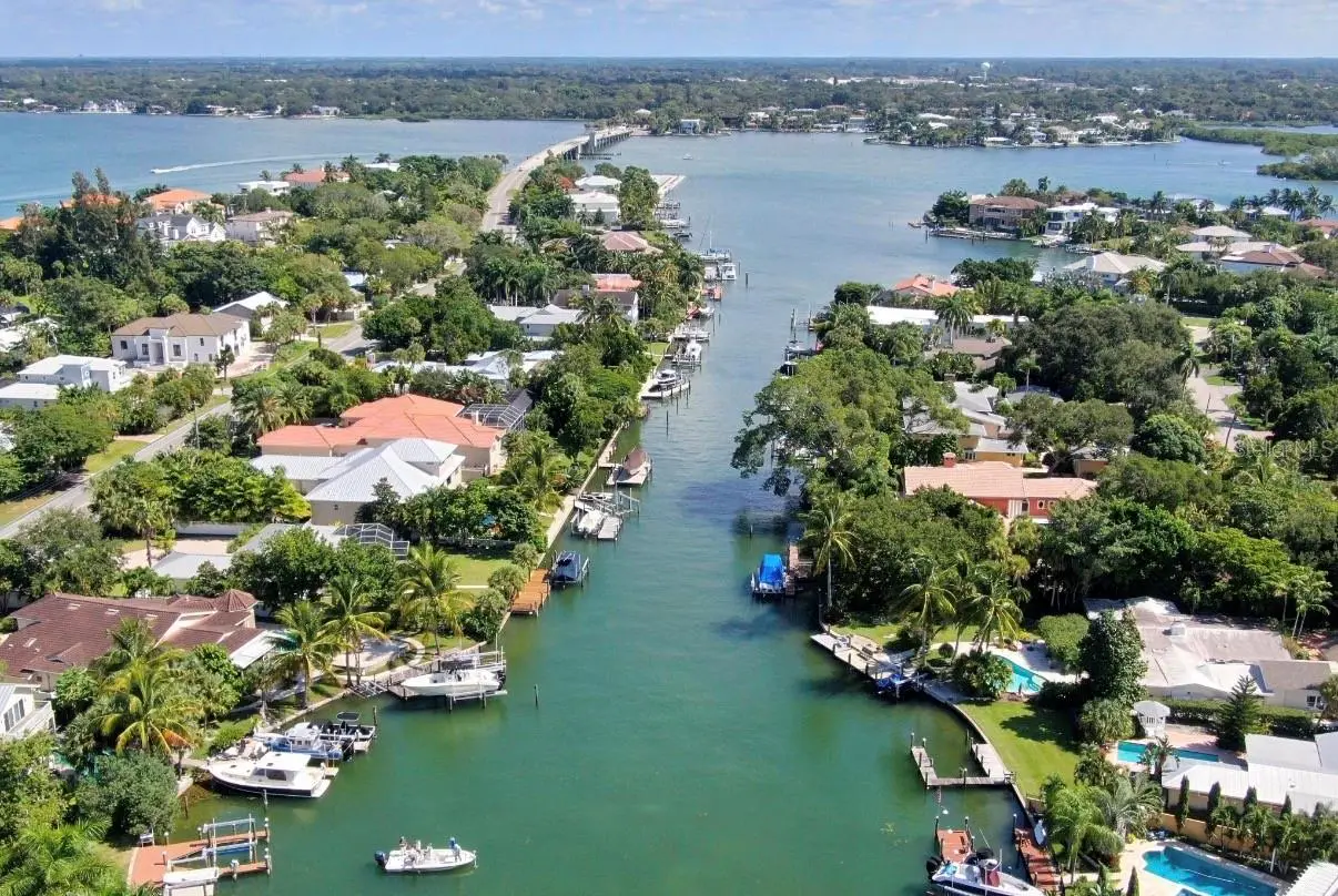 749 Siesta Drive, FL