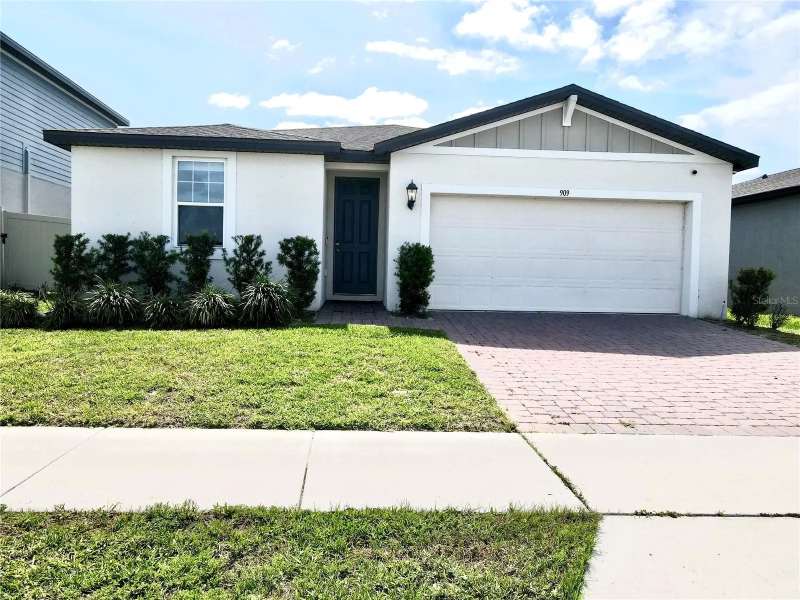 909 Cambridge Drive, FL