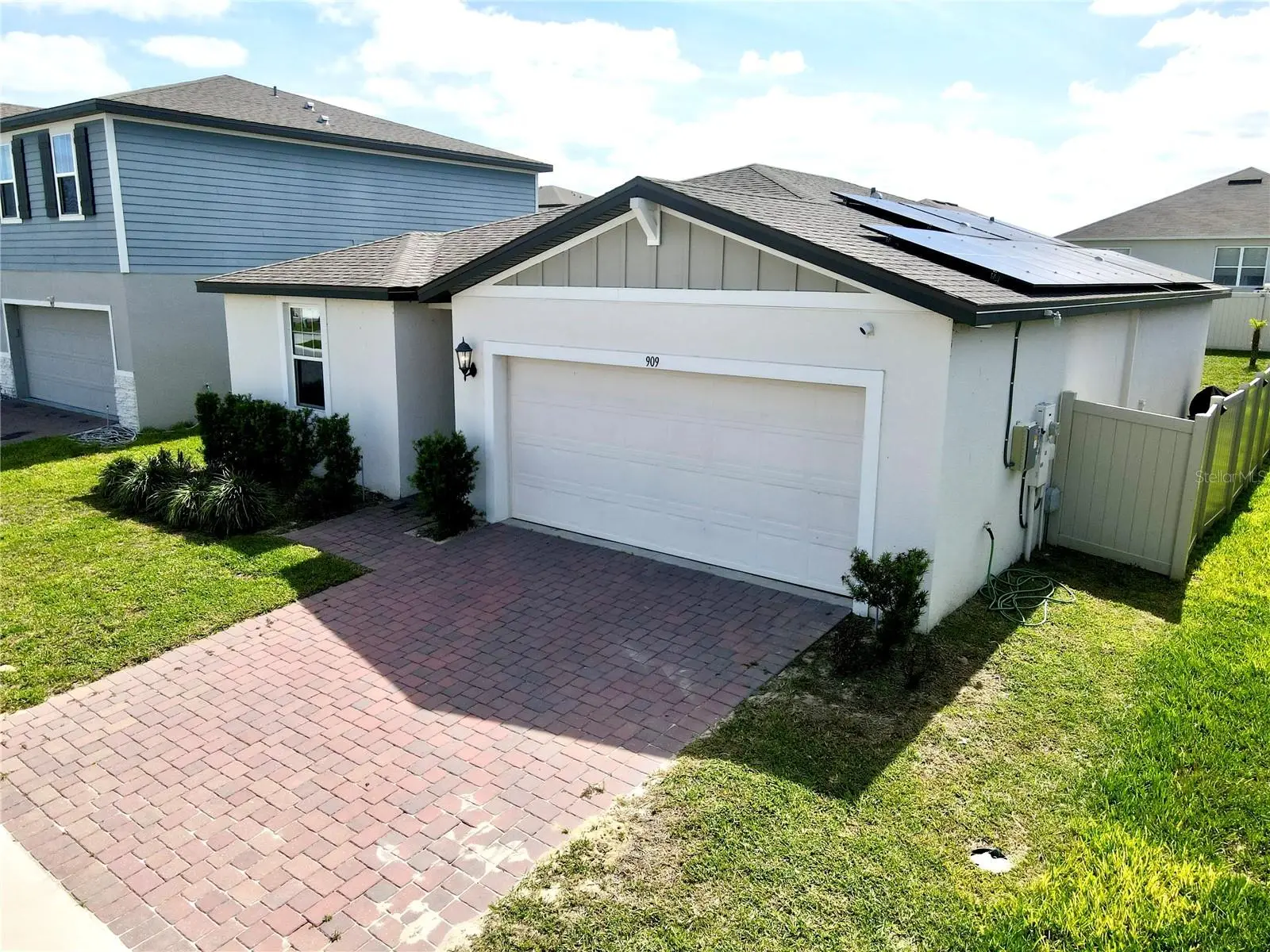 909 Cambridge Drive, FL