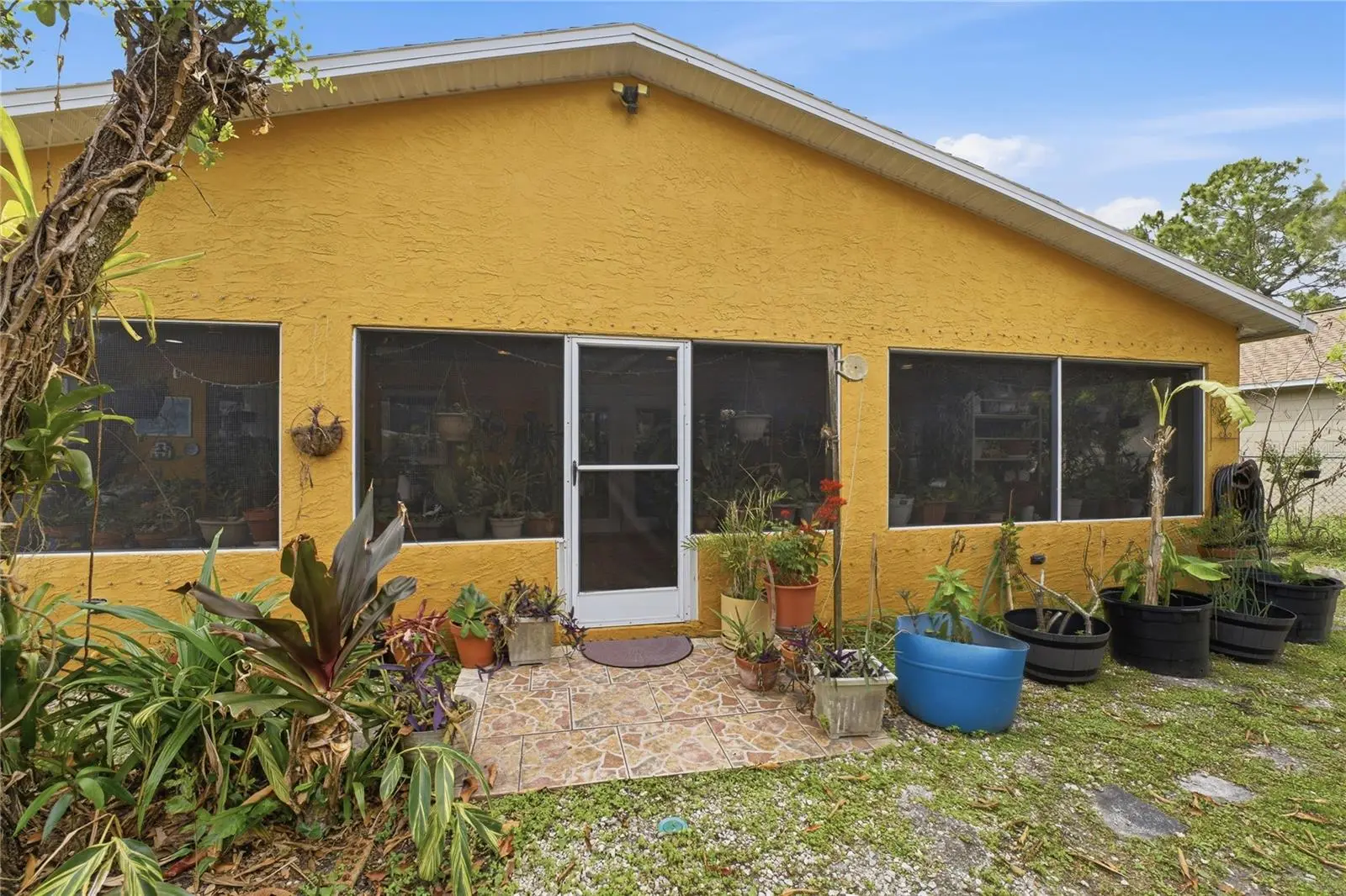 675 Basingstoke Court, FL