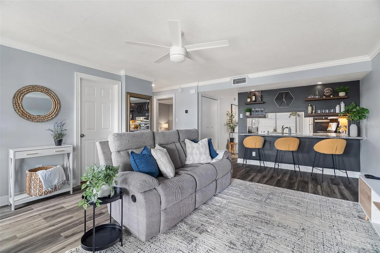 200 International Dr, FL