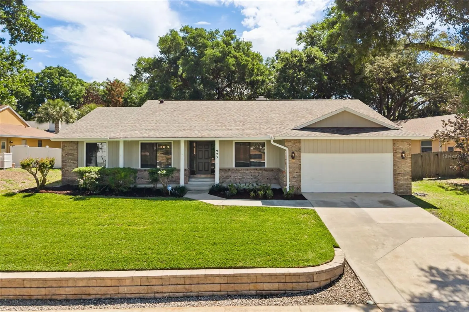 925 Red Dandy Drive, FL