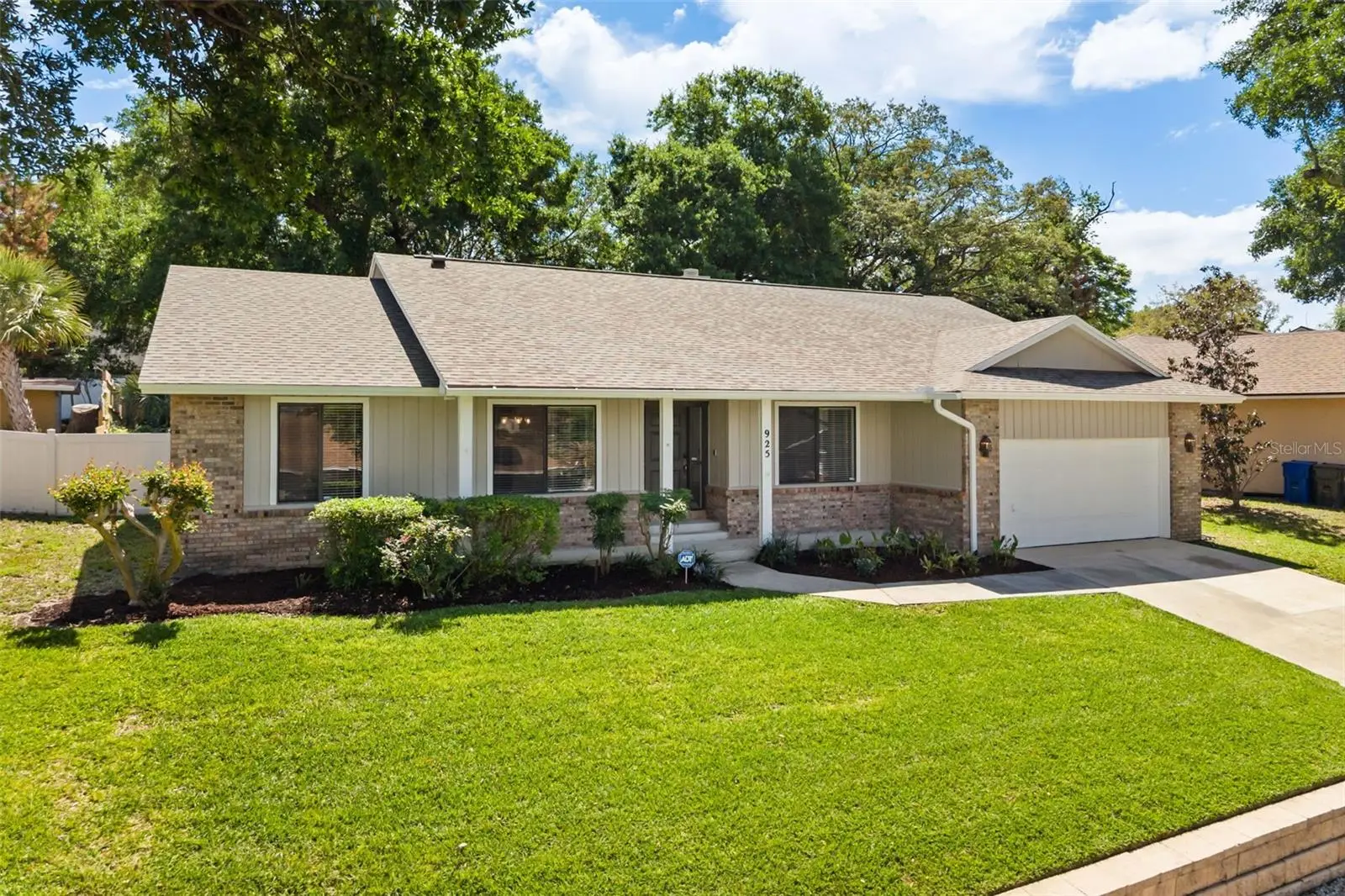 925 Red Dandy Drive, FL
