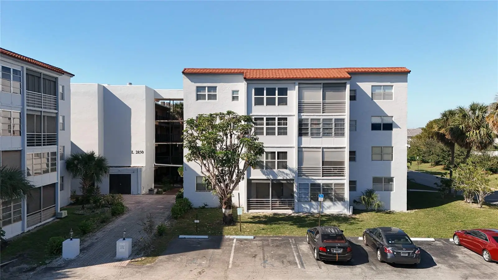 2850 Somerset Drive, FL