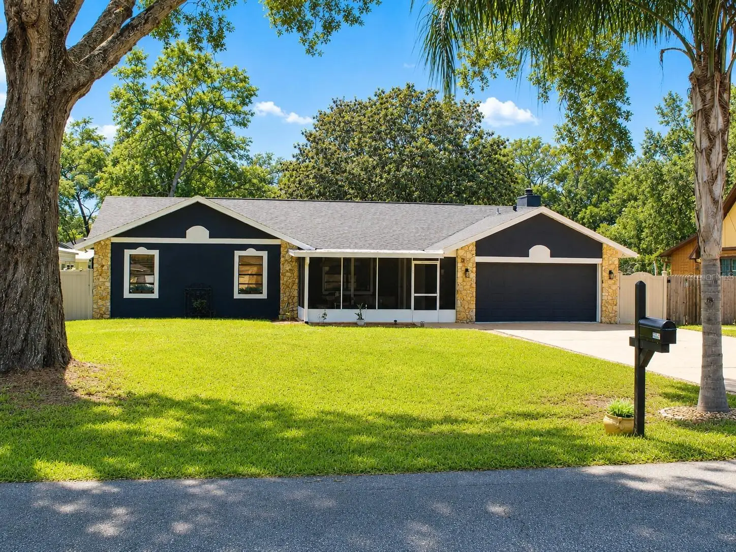 27627 Lois Drive, FL