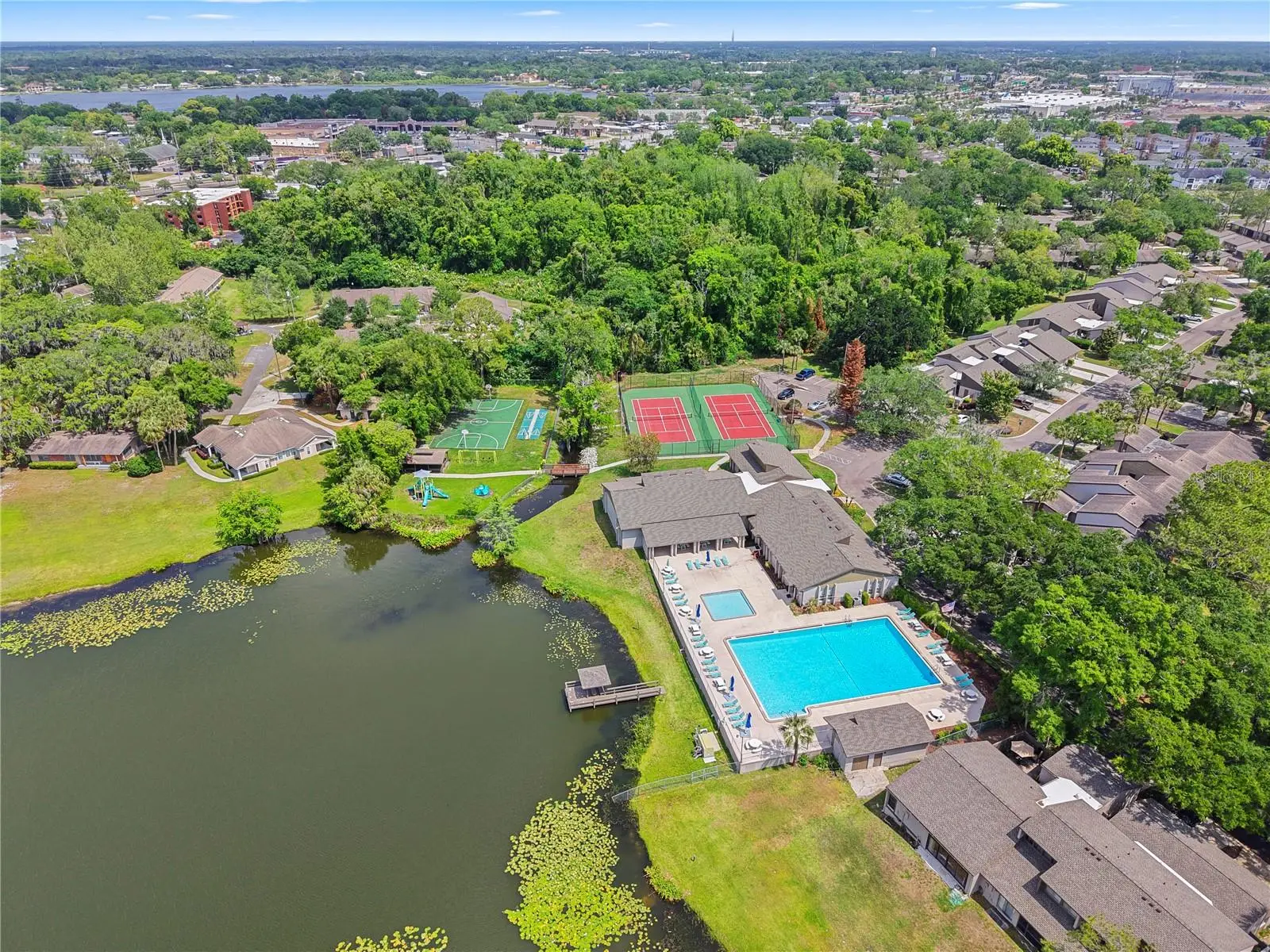 497 Meadowood Boulevard, FL