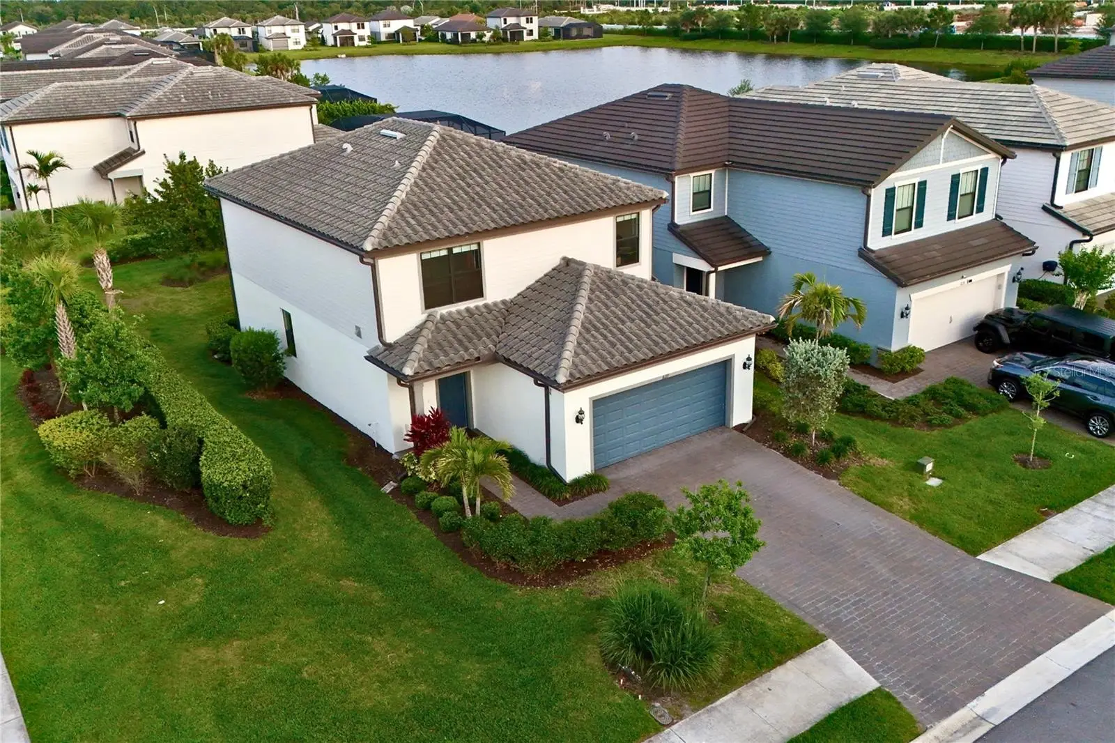 6111 Bluestar Court, FL