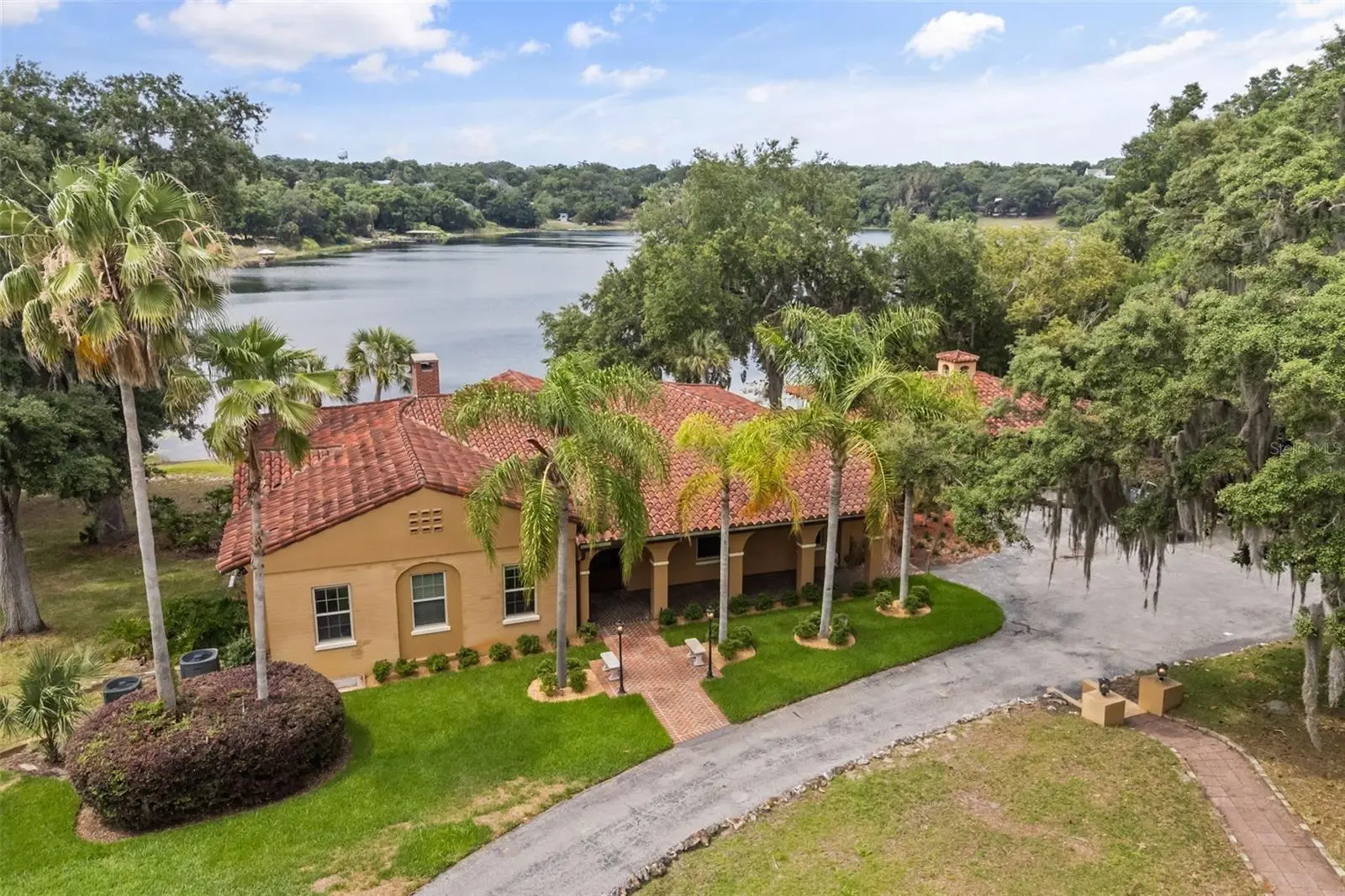 1909 Country Club Drive, FL