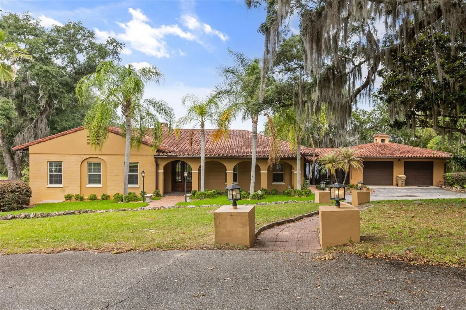 1909 Country Club Drive, FL
