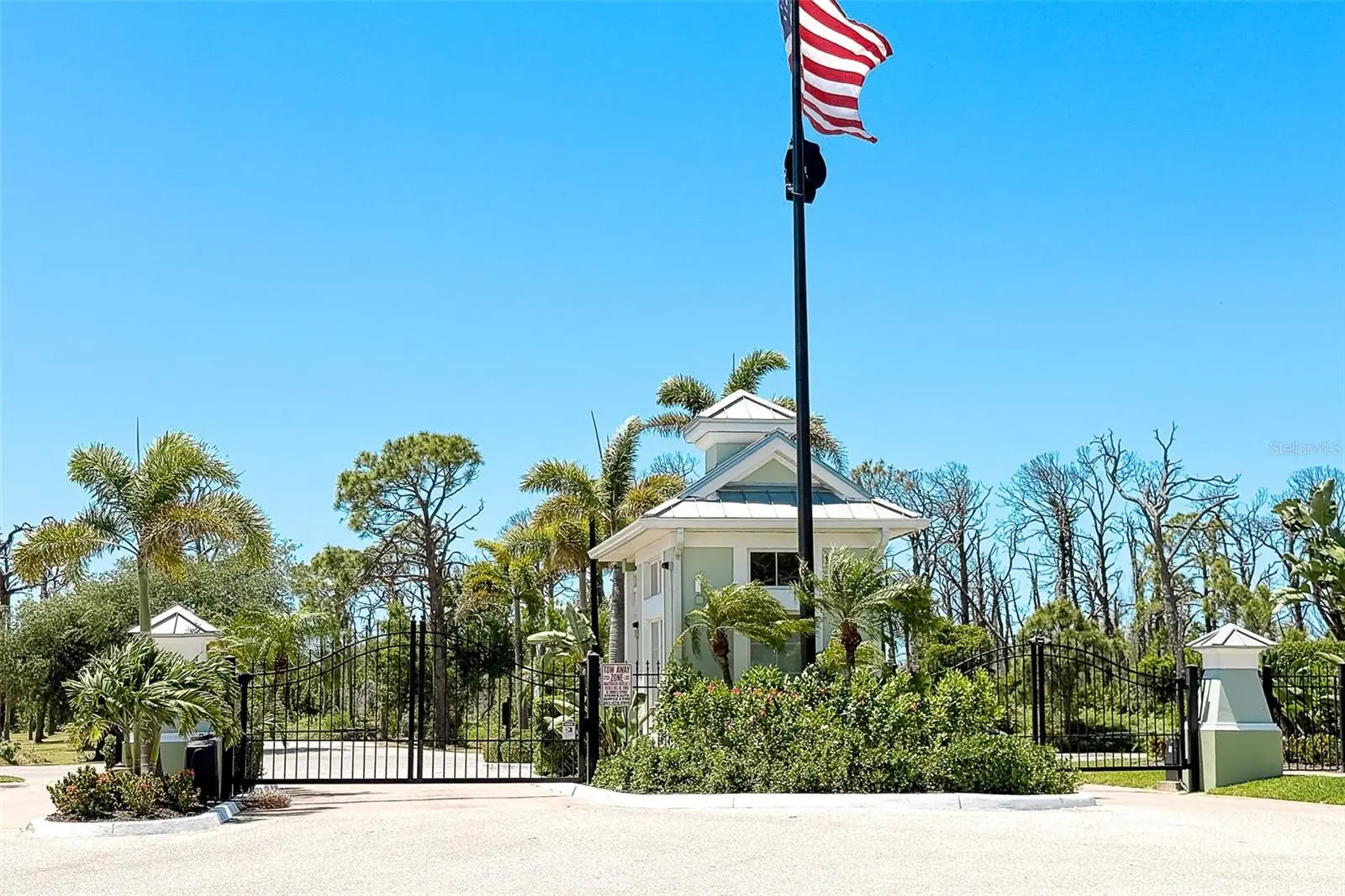 10700 Lemon Creek Loop, FL