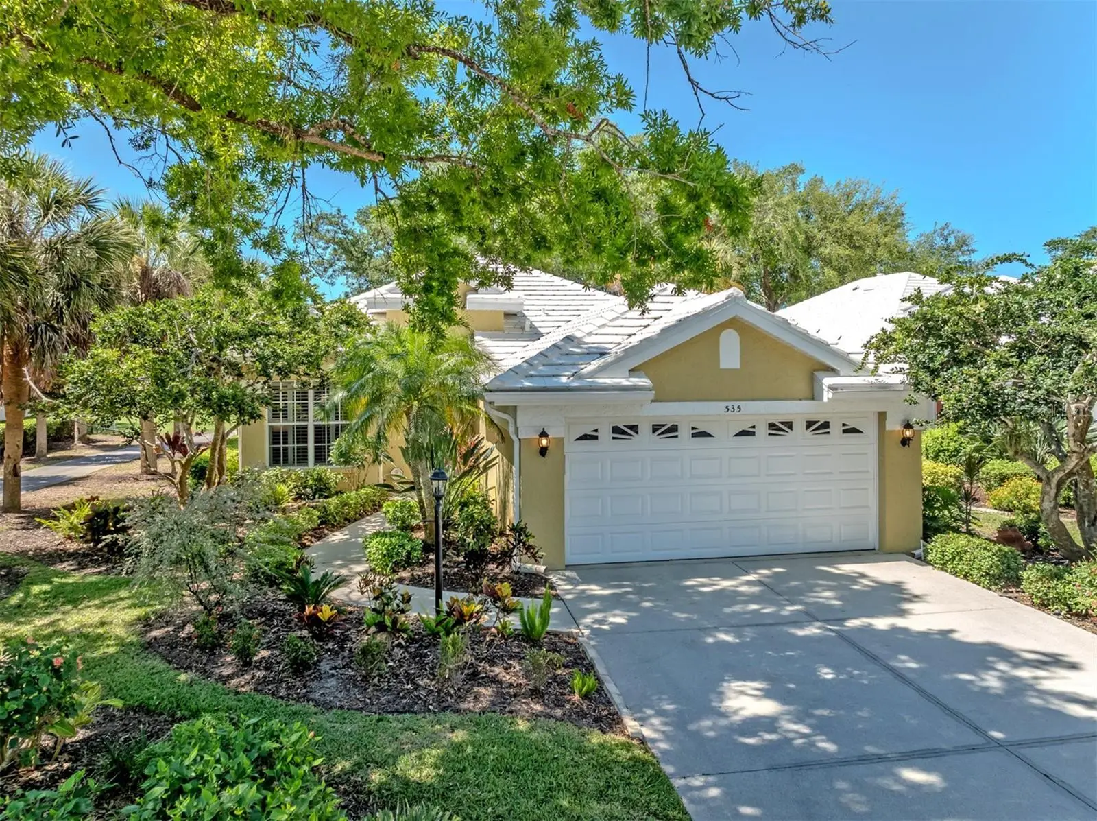 535 Fallbrook Drive, FL