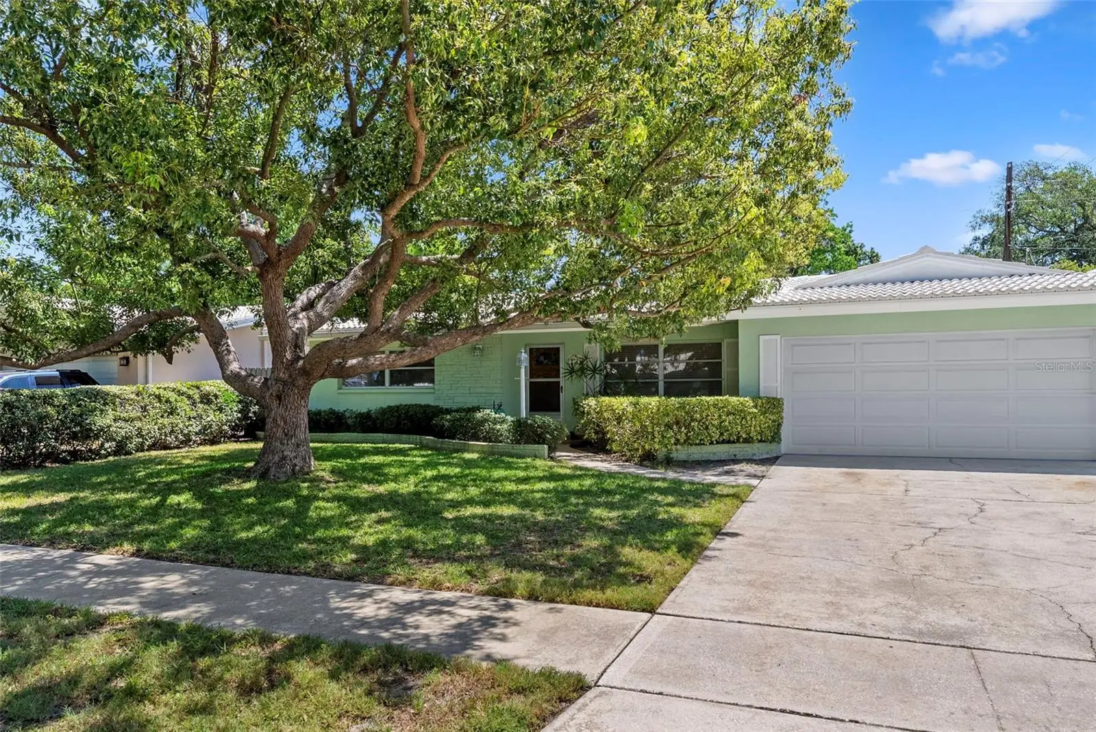 1413 Embassy Drive, FL