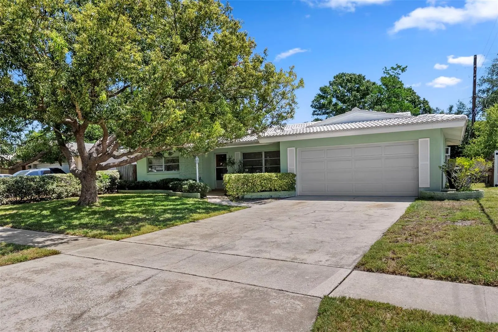 1413 Embassy Drive, FL