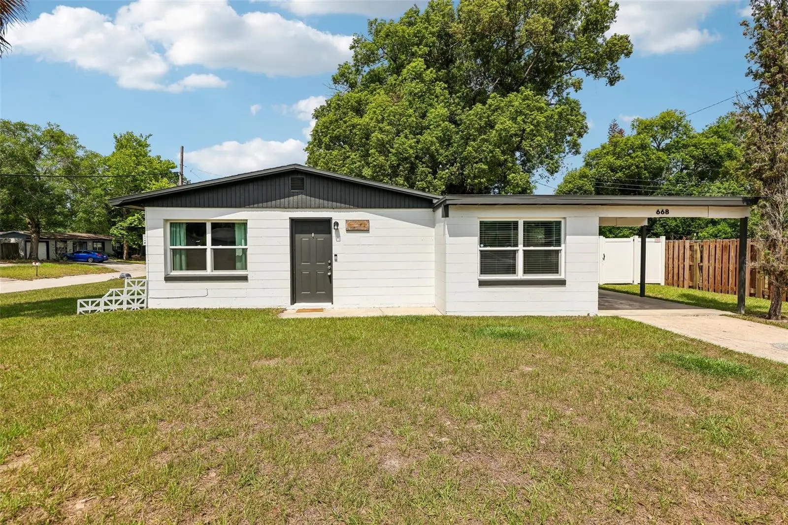 668 Barbuda Way, FL