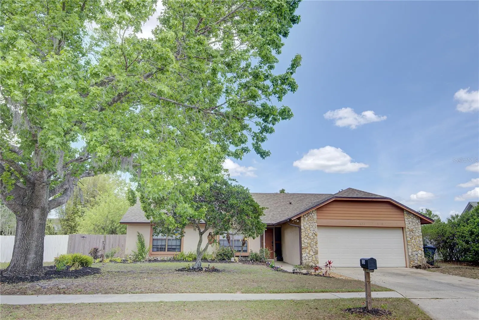 1024 Dinero Drive, FL