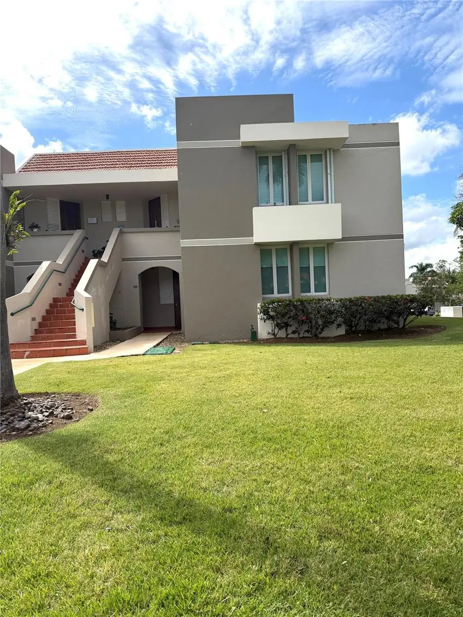 693 North Coast Village, PR