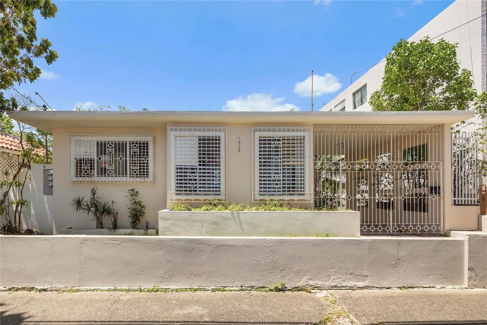 1410 Americo Salas, PR