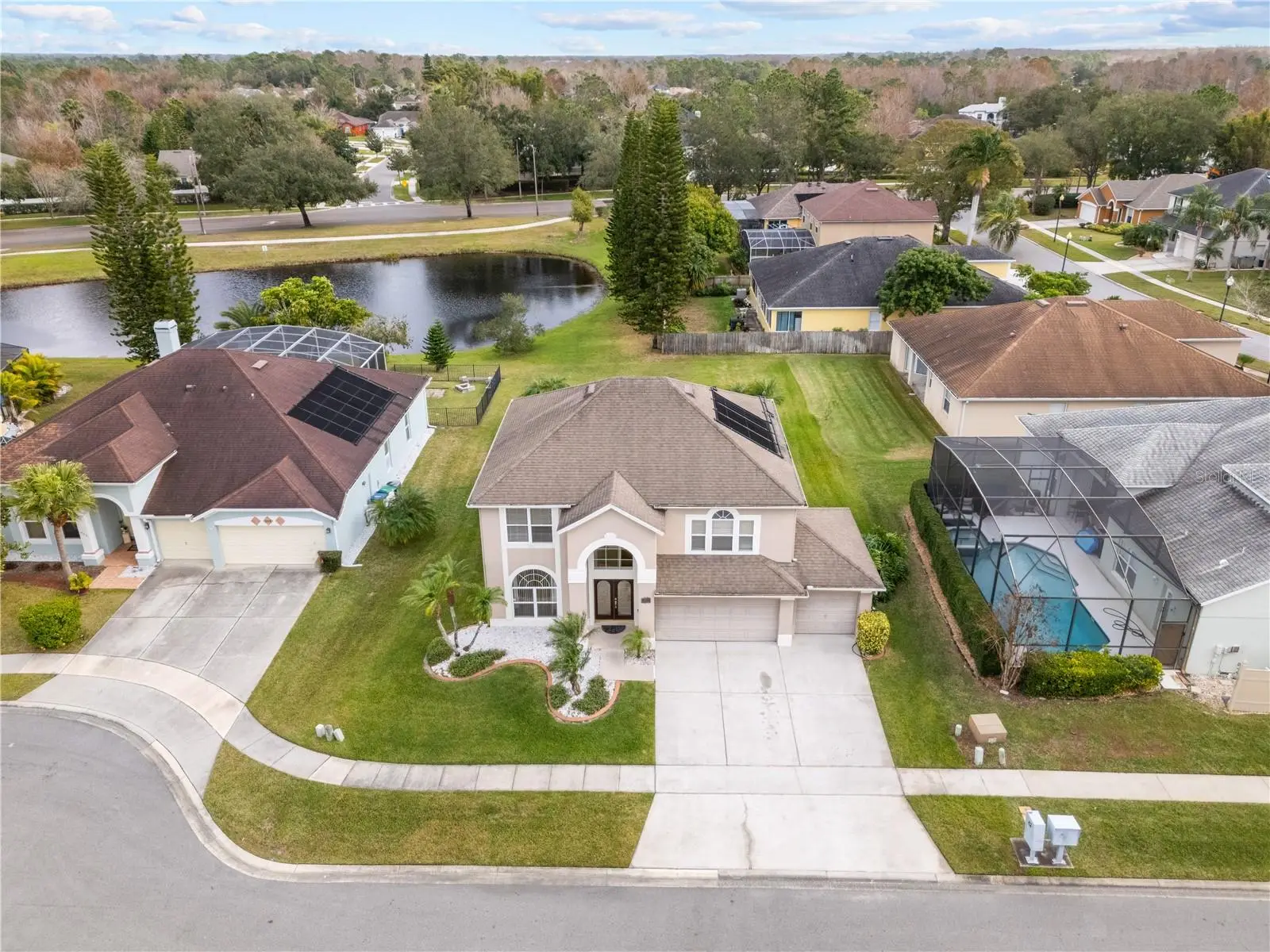 617 Lakescape Court, FL