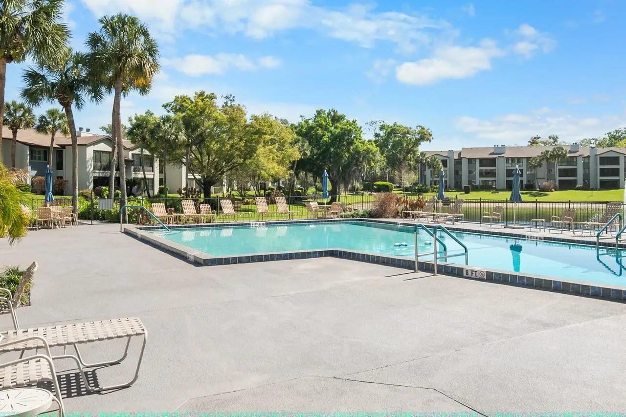 7 Escondido Circle, FL