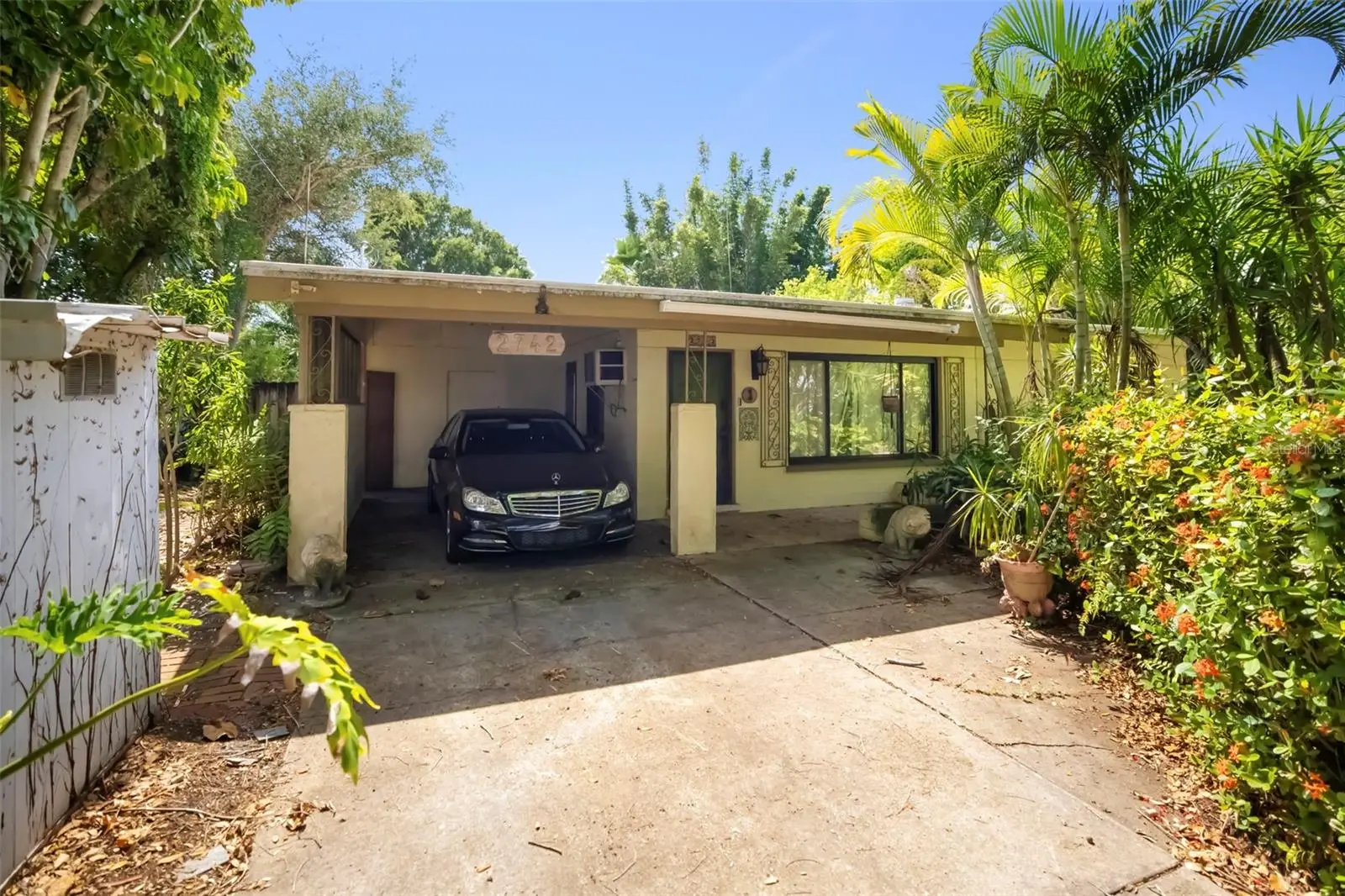 2742 East Avenue, FL