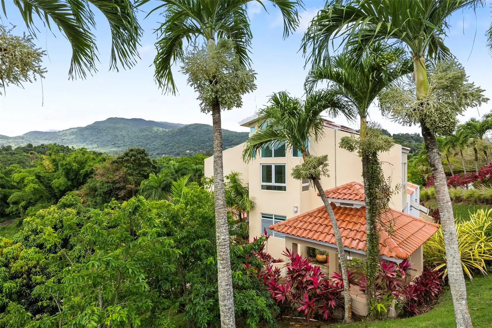 23 & 24 Hacienda Carabali, PR