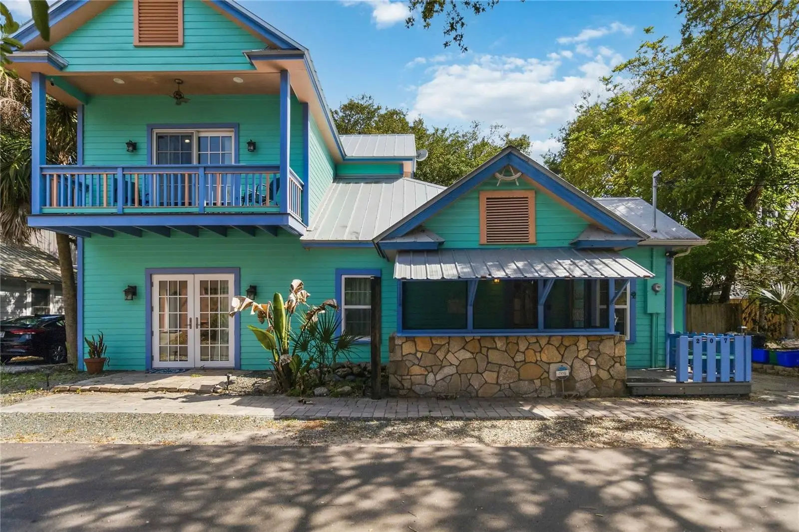 207 Esther Street, FL